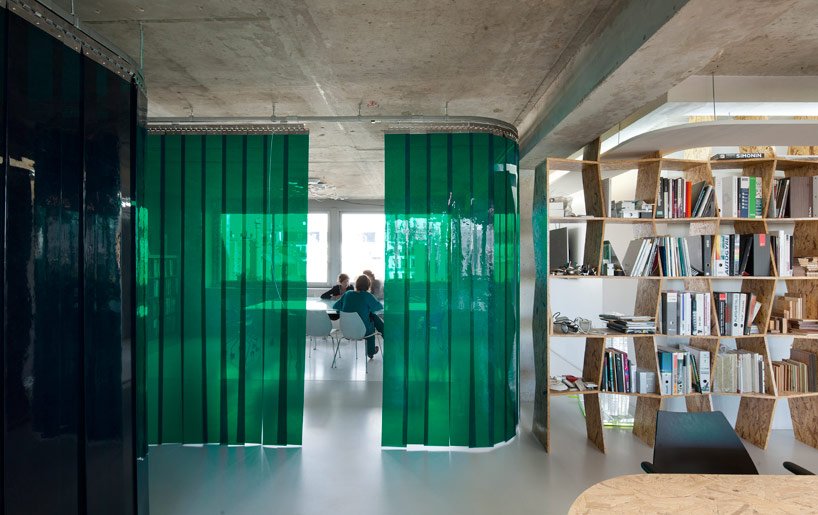 rideau à lamelles PVC vert bureaux-xtu